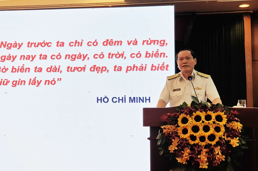 Chuẩn Đô đốc Phạm Văn Luyện, Bí thư Đảng ủy Cục Chính trị, Phó Chủ nhiệm Chính trị Hải quân phát biểu tại hội nghị. Ảnh: NT Chuẩn Đô đốc Phạm Văn Luyện, Bí thư Đảng ủy Cục Chính trị, Phó Chủ nhiệm Chính trị Hải quân phát biểu tại hội nghị