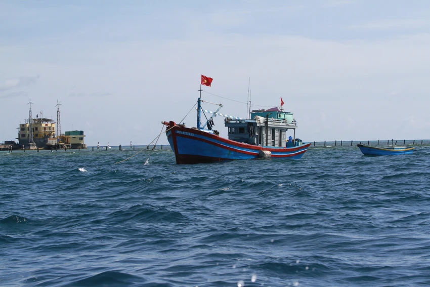 Khu vực đảo Đá Đông A, tập trung nhiều nguồn lợi hải sản phong phú, có giá trị nên tập trung nhiều ngư dân tới đánh bắt. Ảnh: NT Khu vực đảo Đá Đông A, tập trung nhiều nguồn lợi hải sản phong phú, có giá trị nên tập trung nhiều ngư dân tới đánh bắt
