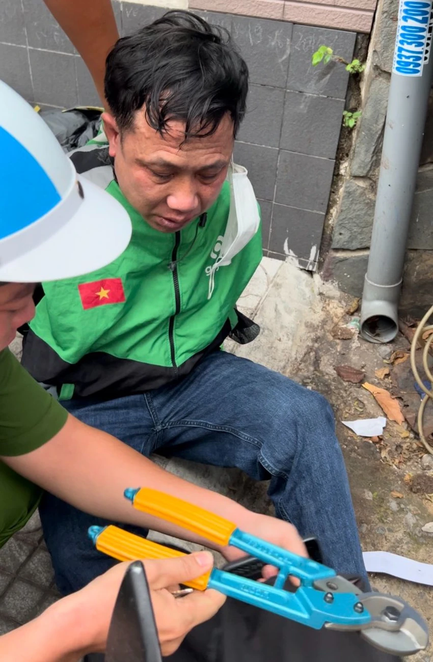 Công an thu giữ kèm cắt khóa do Vĩnh mang theo. Ảnh: CACC Công an thu giữ kèm cắt khóa do Vĩnh mang theo. Ảnh: CACC