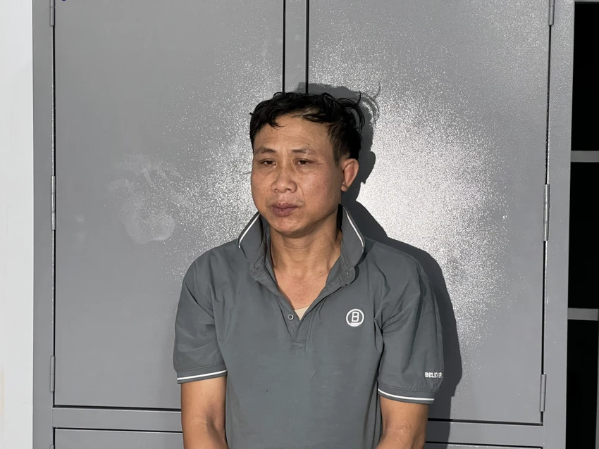 Trong số 3 nghi can trộm cắp có Đinh Văn Vĩnh, người bị Trung úy Duy khống chế tại hiện trường. Ảnh: CACC Trong số 3 nghi can trộm cắp có Đinh Văn Vĩnh, người bị Trung úy Duy khống chế tại hiện trường. Ảnh: CACC