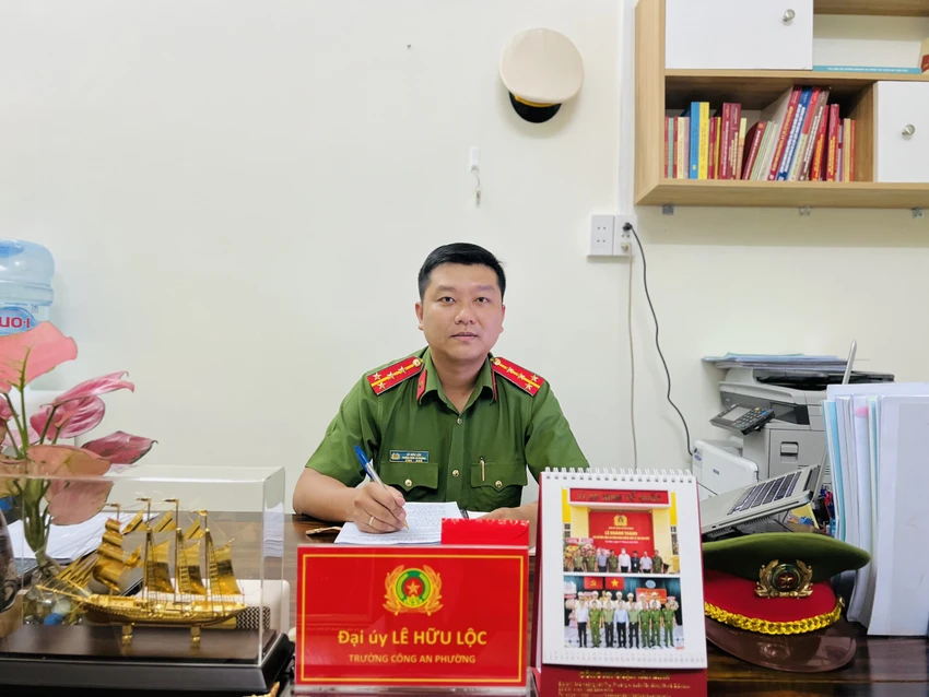 Đại úy Lê Hữu Lộc, Trưởng Công an phường 2, cho biết trong thời gian qua, công an phường tập trung đấu tranh với các loại tội phạm, đặc biệt là tội phạm xâm phạm sở hữu. Ảnh: CACC Đại úy Lê Hữu Lộc, Trưởng Công an phường 2, cho biết trong thời gian qua, công an phường tập trung đấu tranh với các loại tội phạm, đặc biệt là tội phạm xâm phạm sở hữu. Ảnh: CACC