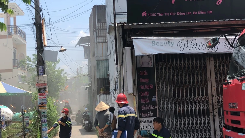 Vụ cháy nhanh chóng được cảnh sát dập tắt trong ít phút. Ảnh: HT Vụ cháy nhanh chóng được cảnh sát dập tắt trong ít phút. Ảnh: HT