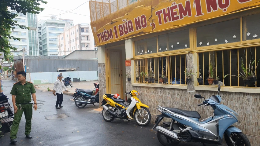 Quán trọ nằm trong con hẻm đường Hà Huy Giáp, Quận 12. Ảnh: NT Quán trọ nằm trong con hẻm đường Hà Huy Giáp, Quận 12. Ảnh: NT