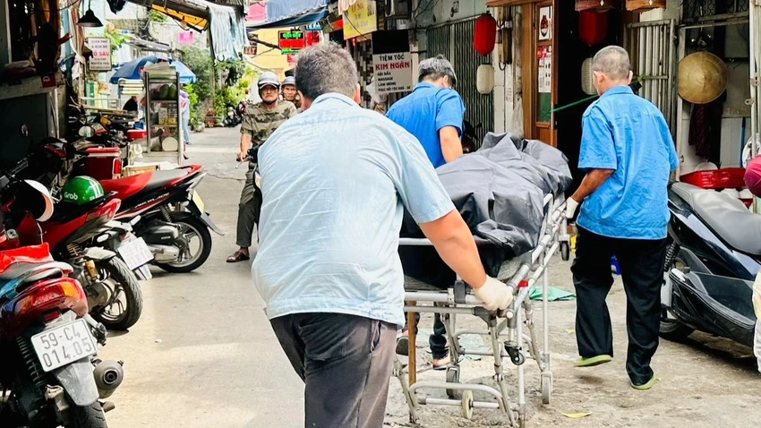 Thi thể người đàn ông. Ảnh: HT Người nước ngoài dạy tiếng Anh chết trong căn nhà ở quận 1