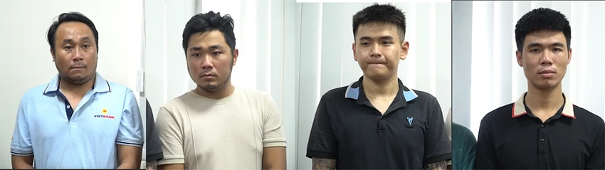 Thành, Đạt, Vỹ và Hưng (từ trái qua) tại cơ quan điều tra. Ảnh: CA Thành, Đạt, Vỹ và Hưng (từ trái qua) tại cơ quan điều tra. Ảnh: CA