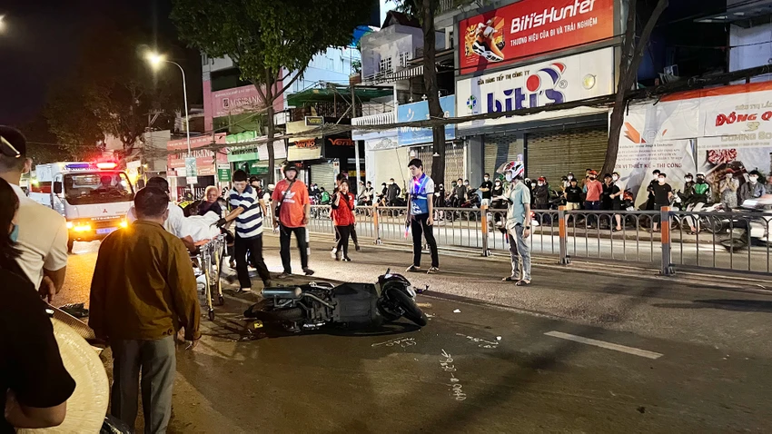 Đến rạng sáng cùng ngày, hiện trường vụ tai nạn đã được xử lý xong. Ảnh: HT Đến rạng sáng cùng ngày, hiện trường vụ tai nạn đã được xử lý xong. Ảnh: HT