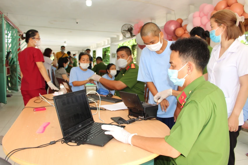 Đây là hoạt động thể hiện việc không ai bị bỏ lại phía sau ở TP văn minh, hiện đại, nghĩa tình. Ảnh: CA Đây là hoạt động thể hiện việc không ai bị bỏ lại phía sau ở TP văn minh, hiện đại, nghĩa tình. Ảnh: CA