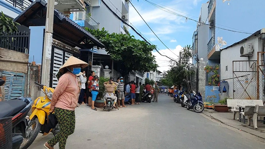 Công an sau đó phong tỏa hiện trường, khám nghiệm điều tra. Ảnh: NT Công an sau đó phong tỏa hiện trường, khám nghiệm điều tra. Ảnh: NT