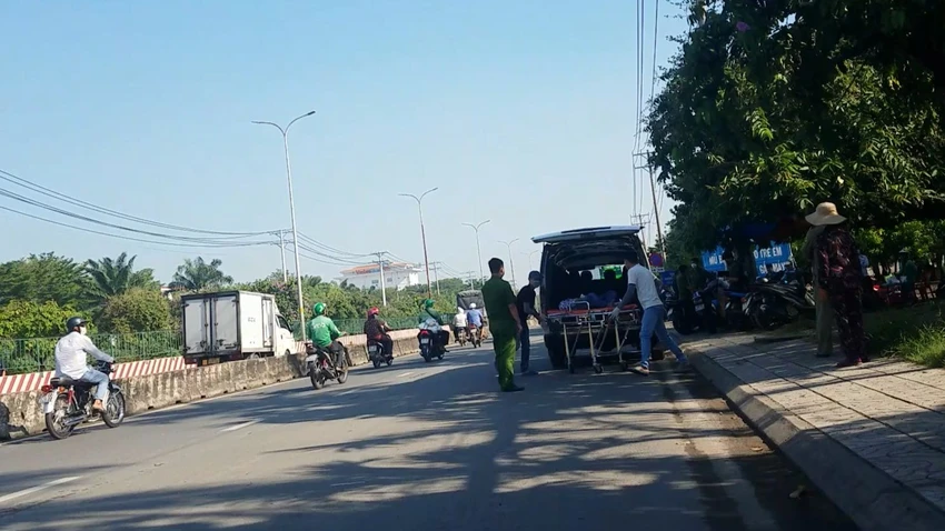 Thi thể nạn nhân được đưa về nhà xác để phục vụ điều tra. Ảnh: HT Thi thể nạn nhân được đưa về nhà xác để phục vụ điều tra. Ảnh: HT