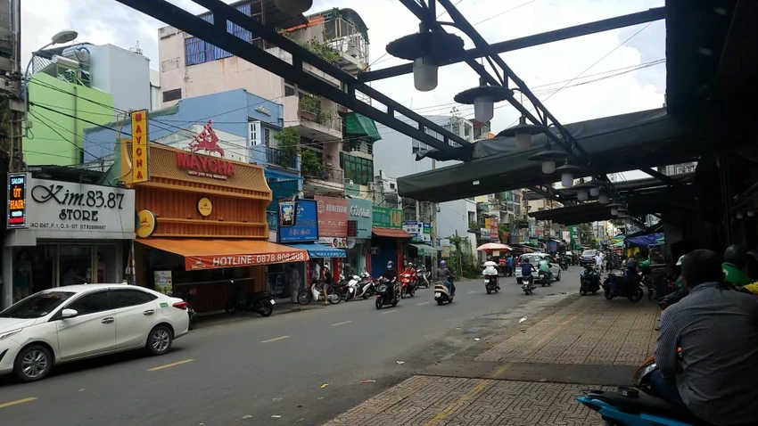 Khu vực xảy ra tại quán ốc trên đường Cao Đạt, quận 5. Ảnh: HT Khu vực xảy ra tại quán ốc trên đường Cao Đạt, quận 5. Ảnh: HT