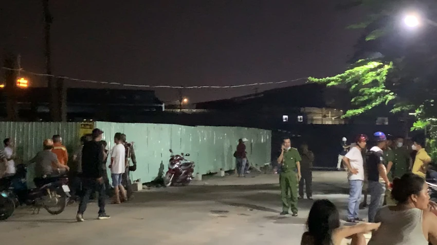 Công an phong tỏa khu vực để khám nghiệm, điều tra nguyên nhân vụ việc. Ảnh: HT Công an phong tỏa khu vực để khám nghiệm, điều tra nguyên nhân vụ việc. Ảnh: HT