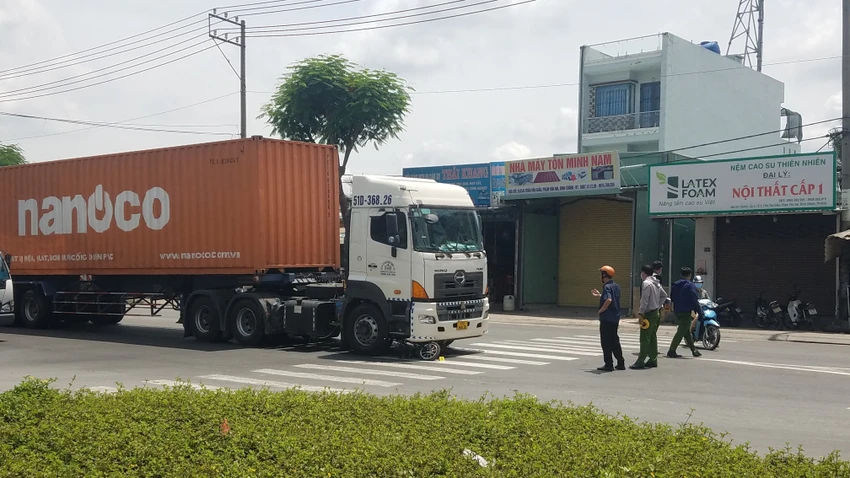 Đến trưa cùng ngày, hiện trường mới được lực lượng chức năng xử lý xong. Ảnh: HT Đến trưa cùng ngày, hiện trường mới được lực lượng chức năng xử lý xong. Ảnh: HT