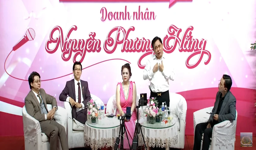 Một trong các buổi livestream của bà Phương Hằng trước đây được đăng tải trên mạng xã hội. Ảnh cắt từ clip Một trong các buổi livestream của bà Phương Hằng trước đây được đăng tải trên mạng xã hội. Ảnh cắt từ clip