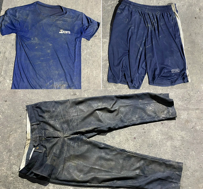 Người đàn ông tử vong mặc mặc áo thun tay ngắn màu xanh có chữ Sport trên ngực trái, quần tây màu đen. Ảnh: CA Người đàn ông tử vong mặc mặc áo thun tay ngắn màu xanh có chữ Sport trên ngực trái, quần tây màu đen. Ảnh: CA