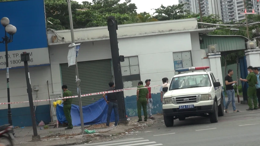 Công an phong tỏa hiện trường, khám nghiệm điều tra. Ảnh: NT