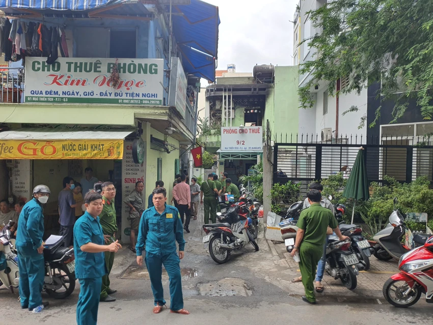 Công an phong tỏa hiện trường, khám nghiệm điều tra vụ cháy. Ảnh: NT Công an phong tỏa hiện trường, khám nghiệm điều tra vụ cháy. Ảnh: NT