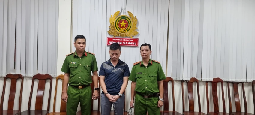 Công an cũng bắt Phó Phòng Kiểm định xe cơ giới để điều tra về tội môi giới hối lộ. Ảnh: CA