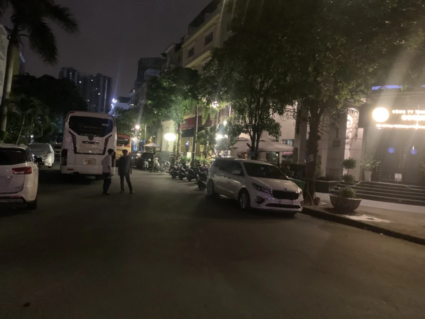nha-hang-han-quoc-co-180-tiep-vien-nu-chuyen-chieu-khach-toi-ben-o-quan-7-5.jpg