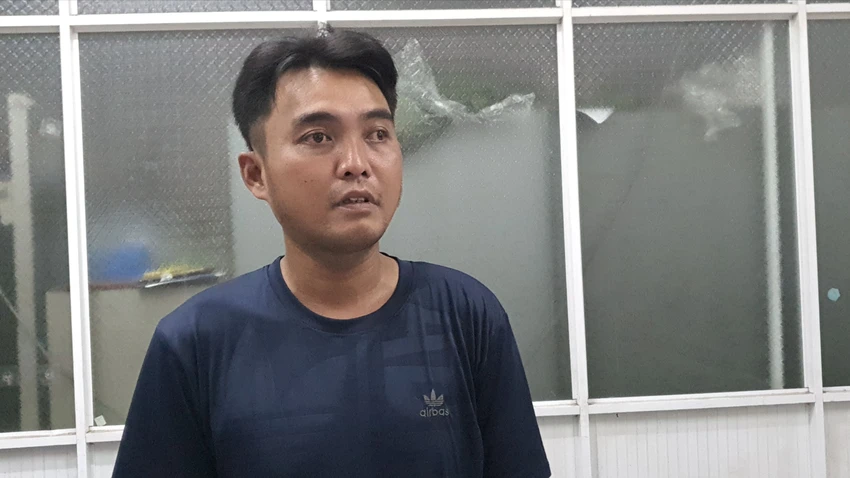 thanh-nien-cuop-giat-dien-thoai-be-trai-9-tuoi-bat-khoc-o-tru-so-cong-an.jpg