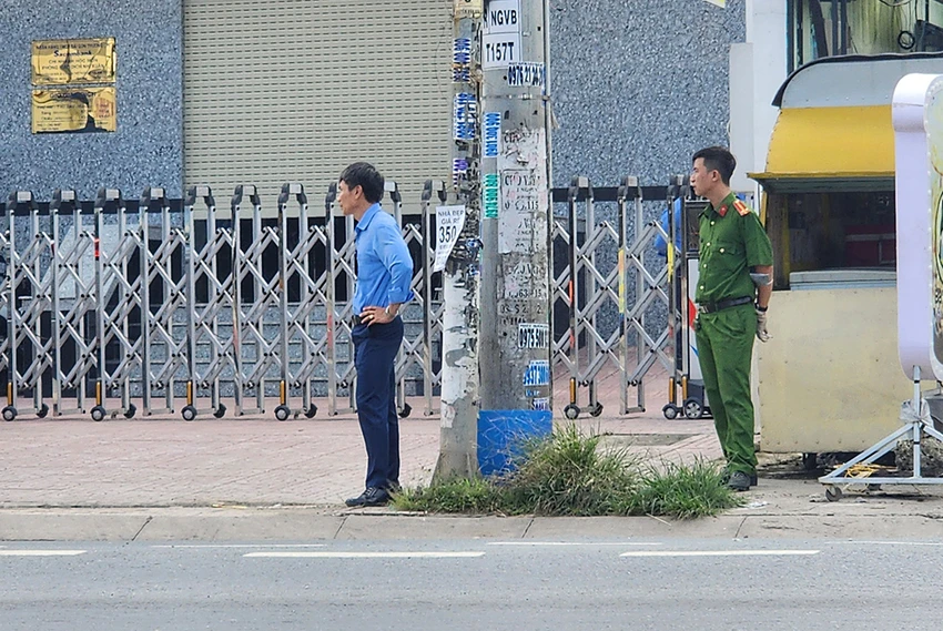 nghi-dung-sung-cuop-ngan-hang-o-hoc-mon-3-3159-6364-550.jpg