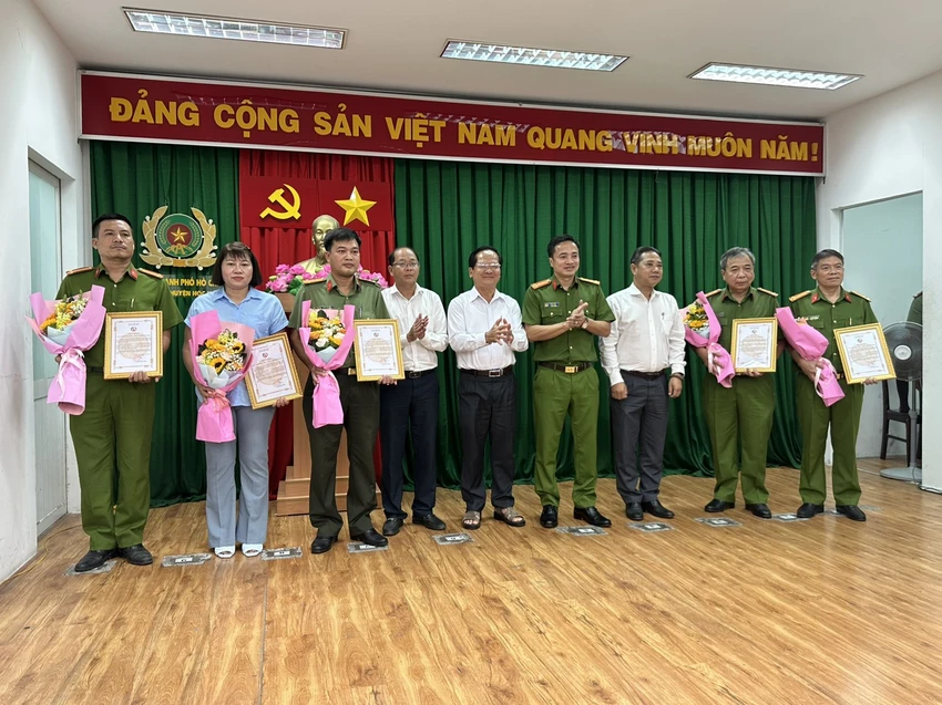pha-an-cuop-ngan-hang-sau-22-gio-cac-don-vi-tham-gia-duoc-khen-thuong-2.jpg