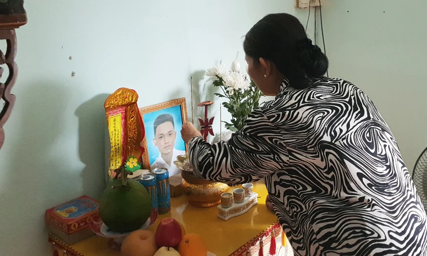 Con trai duy nhất bị xe tải tông chết, người mẹ đỏ mắt cầu cứu tìm thủ phạm