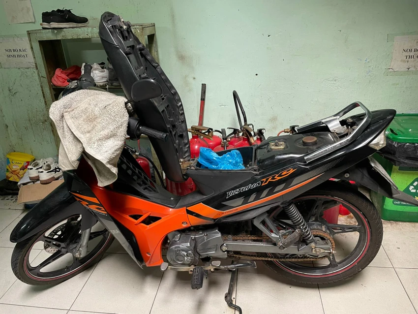 Hình xăm trên đùi tố cô gái cướp giật chuyên nghiệp ở quận Tân Phú