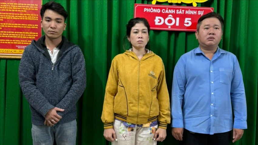 150 tiếp viên sẵn sàng đi ‘tới z’ với khách ở 2 nhà hàng tại quận Bình Tân