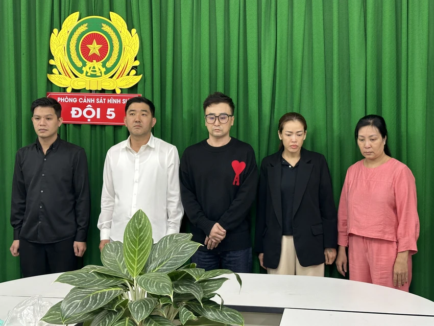 Nhà hàng Hàn Quốc có 180 tiếp viên sẵn sàng ‘đi khách’ giá 3,8 triệu/lần