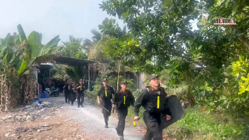 Khen thưởng các đơn vị khám phá nhanh vụ giết người, cướp tài sản lẩn trốn ở Long An
