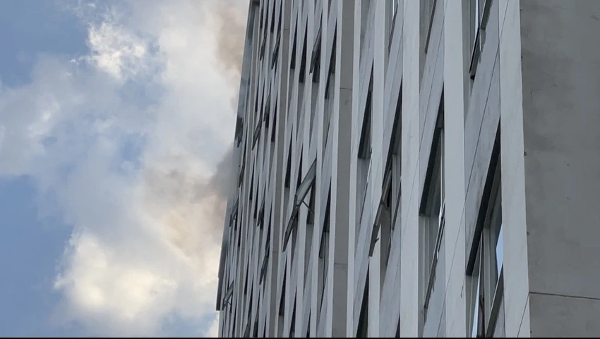 Cháy căn hộ ở tầng 18 chung cư trên Quốc lộ 1, nhiều người tháo chạy
