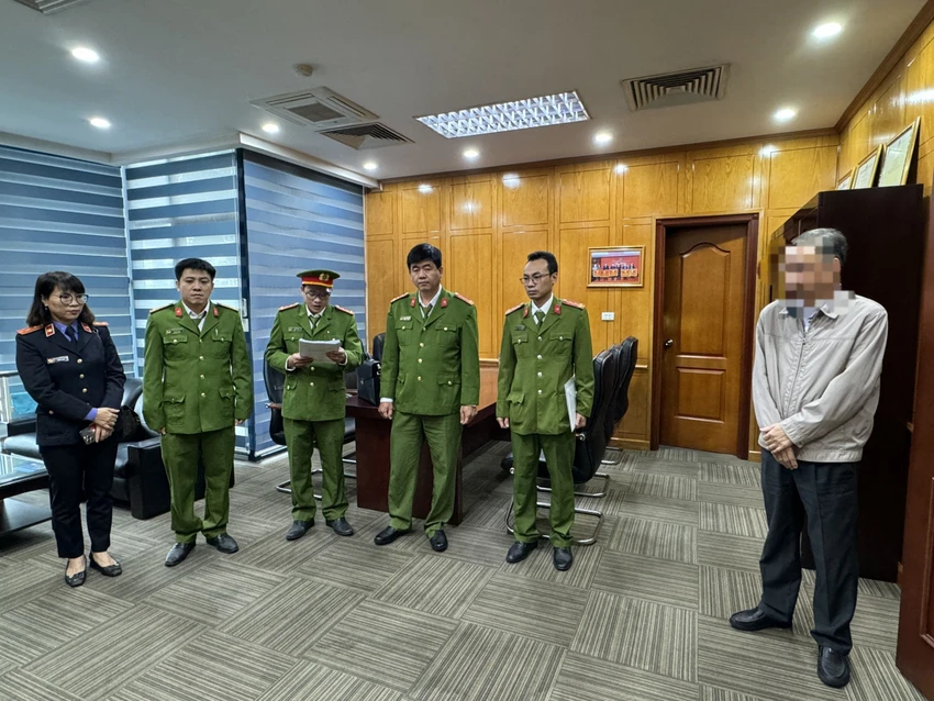 Phó Cục Trưởng Cục Đăng kiểm Việt Nam cùng nhiều người bị bắt