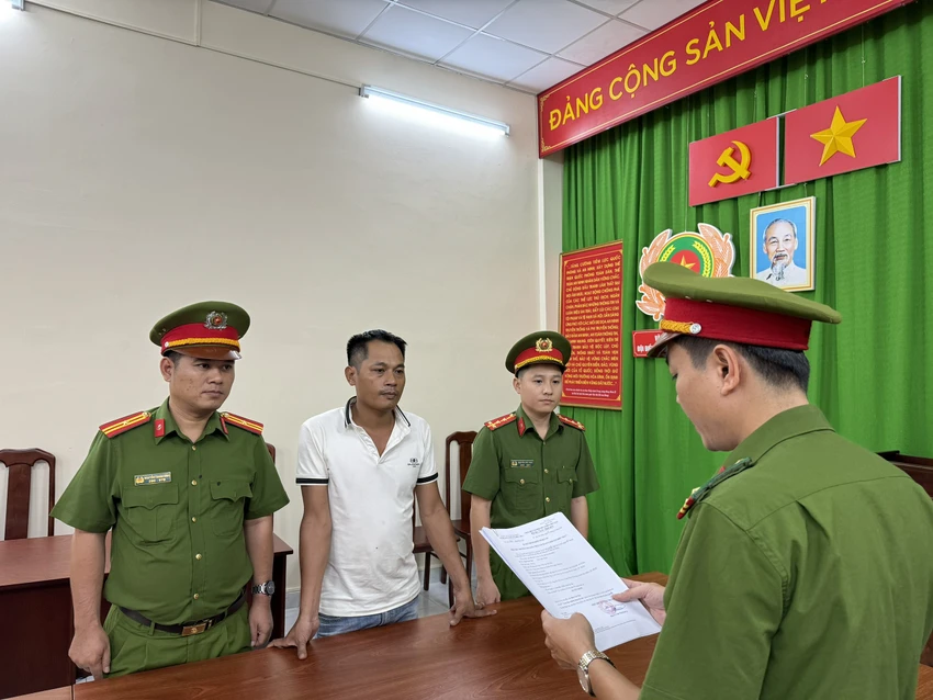 truy-na-2-chu-cua-hang-xe-may-trong-duong-day-phu-phep-xe-gian-thanh-xe-moi-2.jpg