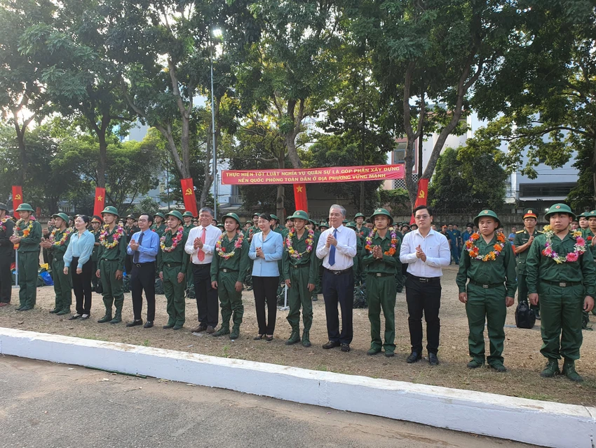 le-giao-nhan-quan-o-quan-tan-phu-2.jpg