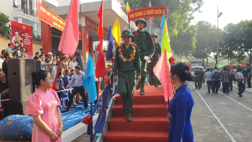 le-giao-nhan-quan-o-quan-tan-phu-4.jpg