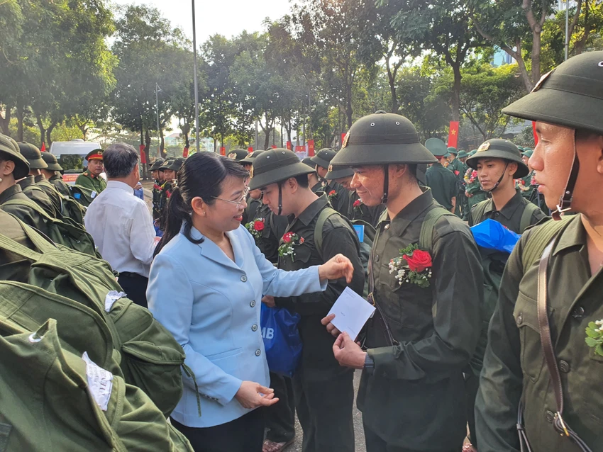 le-giao-nhan-quan-o-quan-tan-phu-5.jpg