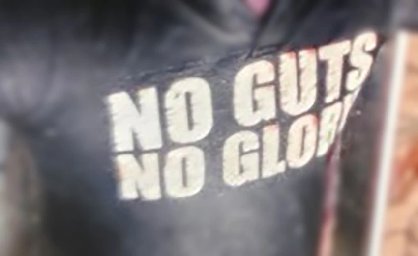 Thi thể người đàn ông mặc áo có chữ ‘no guts no glory’ trôi trên Kênh Nước Đen