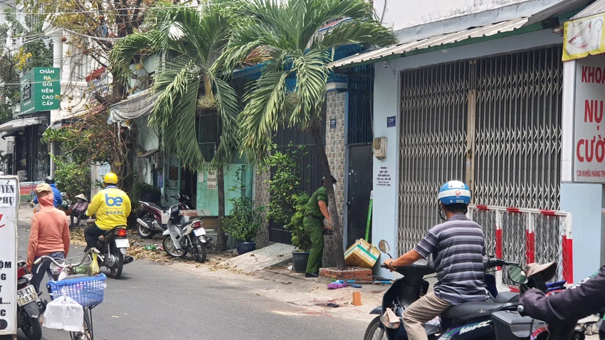 Mâu thuẫn vì chó phóng uế, hát karaoke kẹo kéo, 2 người bị đâm thương vong