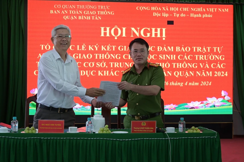 cong-an-nha-truong-xu-nghiem-hoc-sinh-su-dung-xe-may-vi-pham-1.jpg