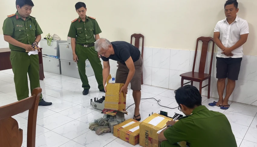 Đường dây người Việt và Nigeria chuyên nghề lừa đảo, rửa tiền