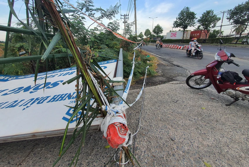 mua-loc-toc-mai-nha-cay-do-cac-cong-nhan-du-an-duong-vanh-dai-3-phai-nap-gam-ban-4.jpg