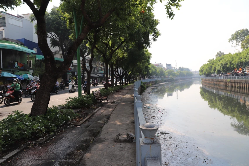 lai-tiep-tuc-tai-dien-canh-mua-to-dau-mua-ca-chet-day-kenh-nhieu-loc-thi-nghe-8.jpg