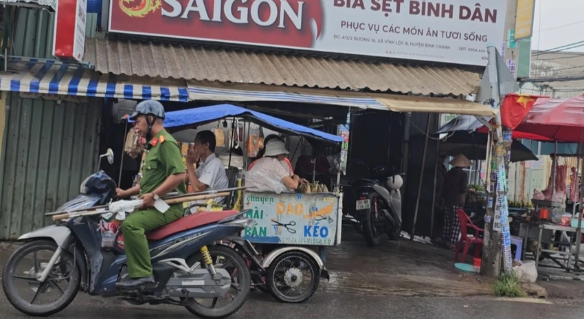 Nhóm người cầm hung khí rượt đuổi, chém nhau khiến hai người bị thương