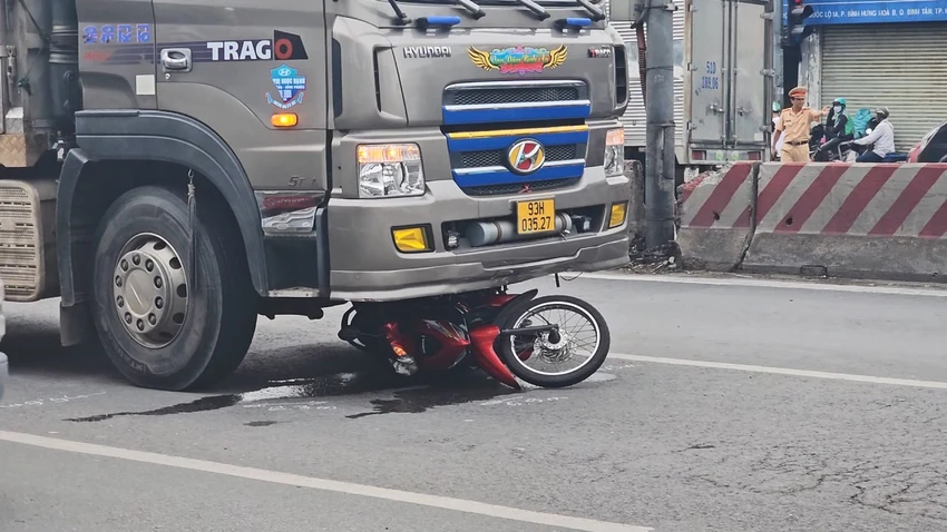 cuốn xe máy
