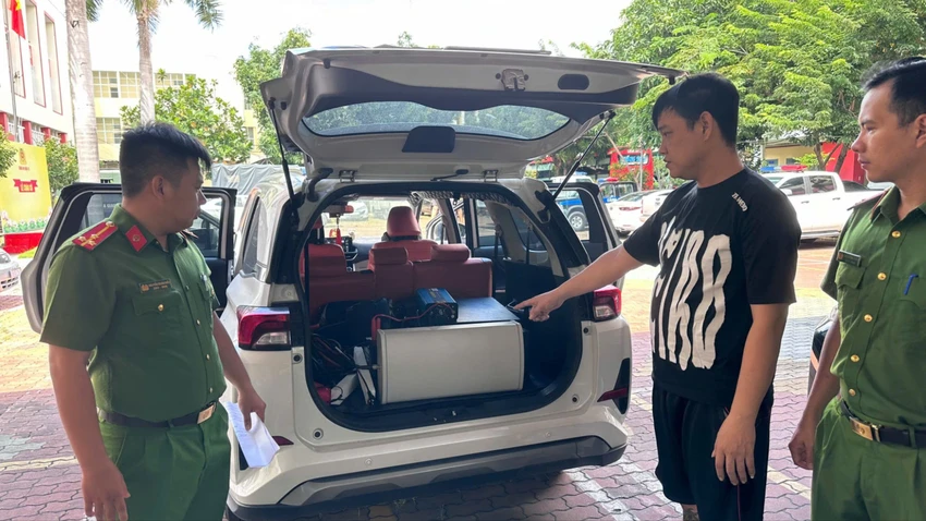Bắt nhóm người Việt và Trung Quốc chở trạm BTS giả gửi tin nhắn quảng cáo cá cược