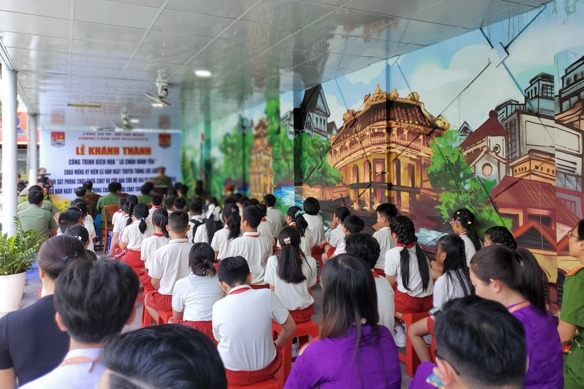 Khánh thành bích họa ‘Lá chắn bình yên’ 32m2 ở PC07