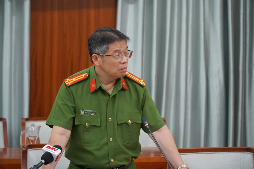 cong-an-tp-hcm-cung-ban-chuyen-co-truc-thang-chua-chay-4.jpg