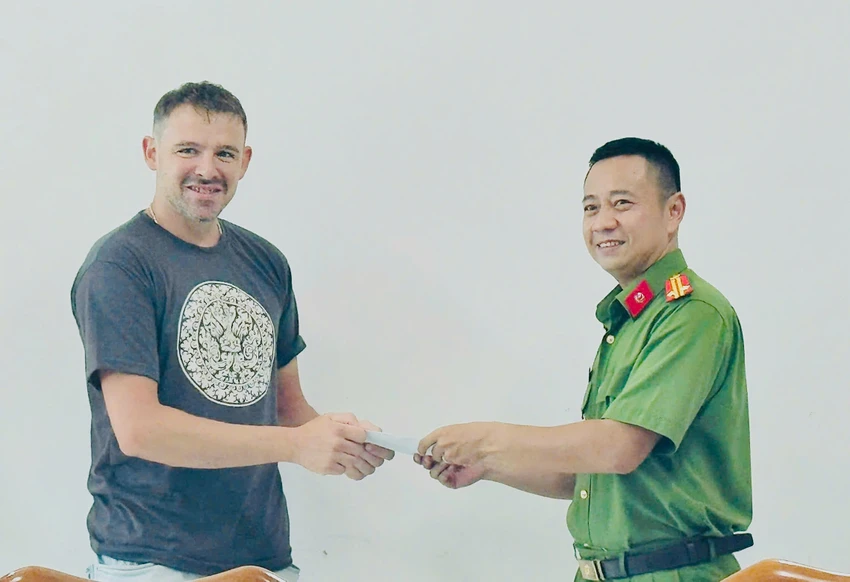 nhan-vien-don-phong-khach-san-trom-2-000-euro-cua-du-khach-phap.jpg