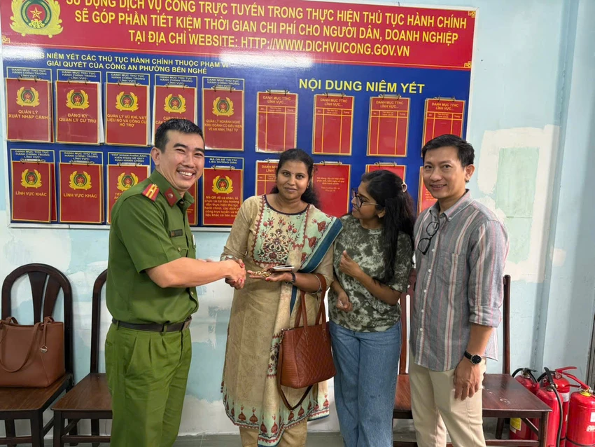 cong-an-bat-ke-cuop-giat-day-chuyen-cua-du-khach-sau-3-gio-o-trung-tam-tp-hcm-1.jpg