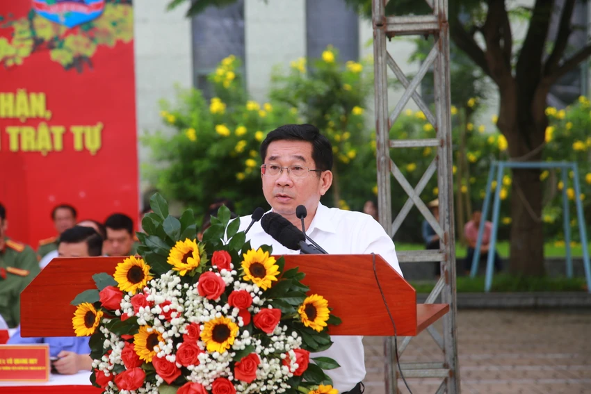 cong-an-tp-hcm-dong-loat-ra-quan-tan-cong-tran-ap-cac-loai-toi-pham-4.JPG